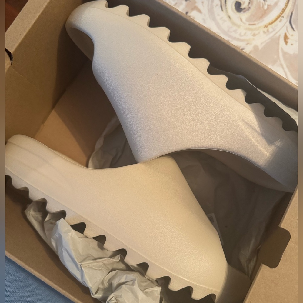 YEEZY SLIDE BONE